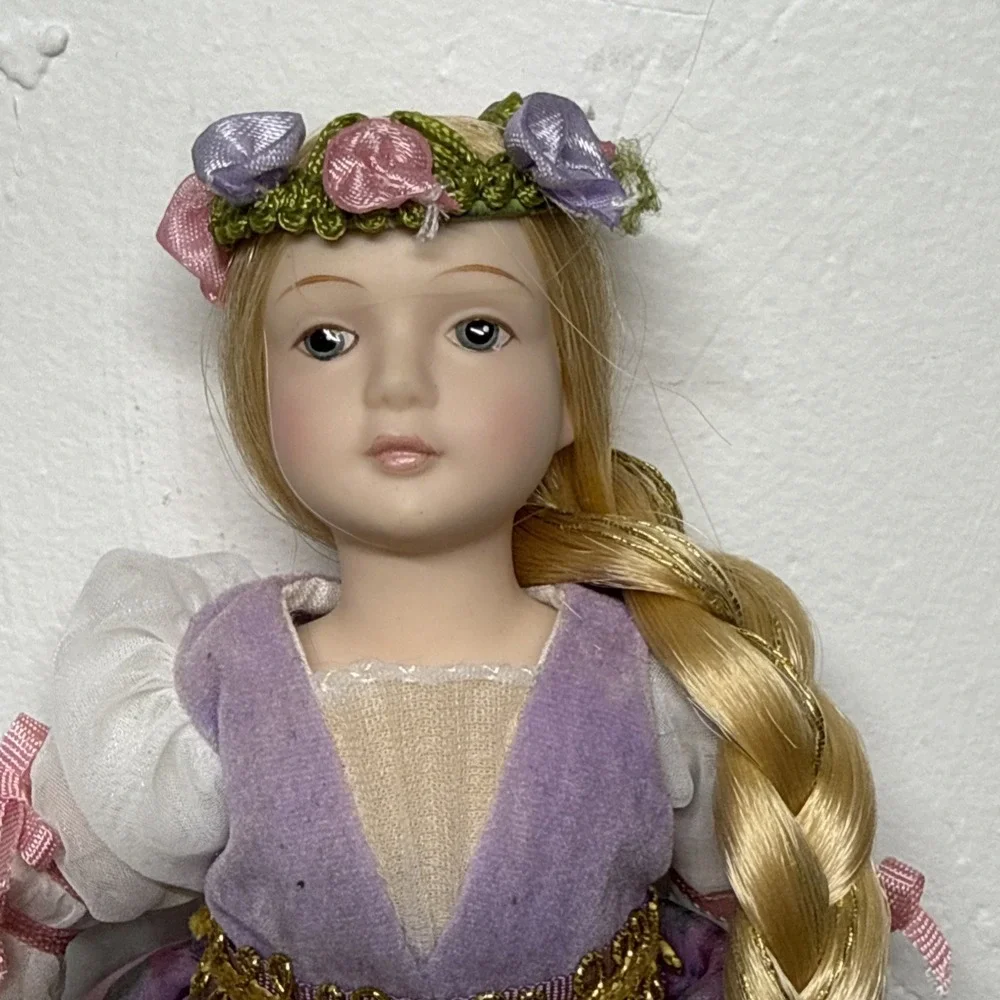 Avon Doll Rapunzel Fairy Tale Doll Collection 7.5 In tall Porcelain Vintage 1986